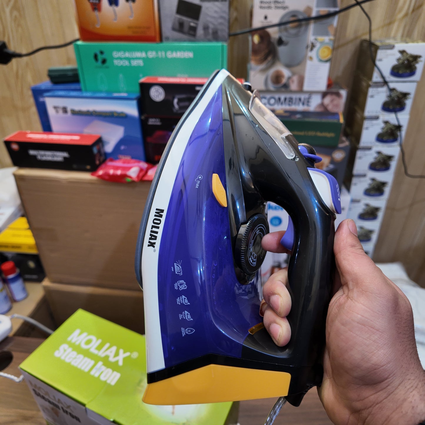 Lot Imported Moliax Steam Iron MX-658