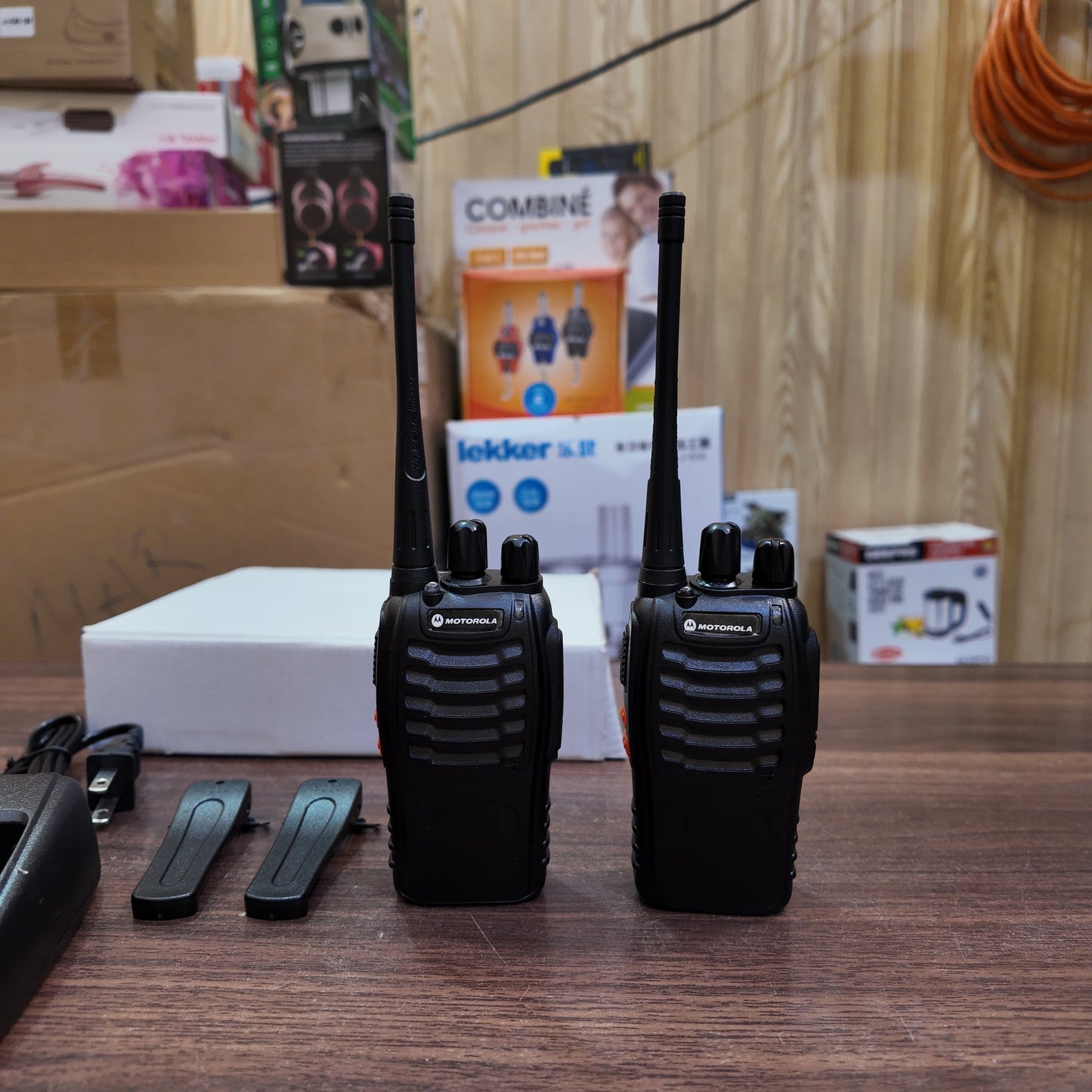 Motorola Lot - Latest Walkie Talkie - Pair