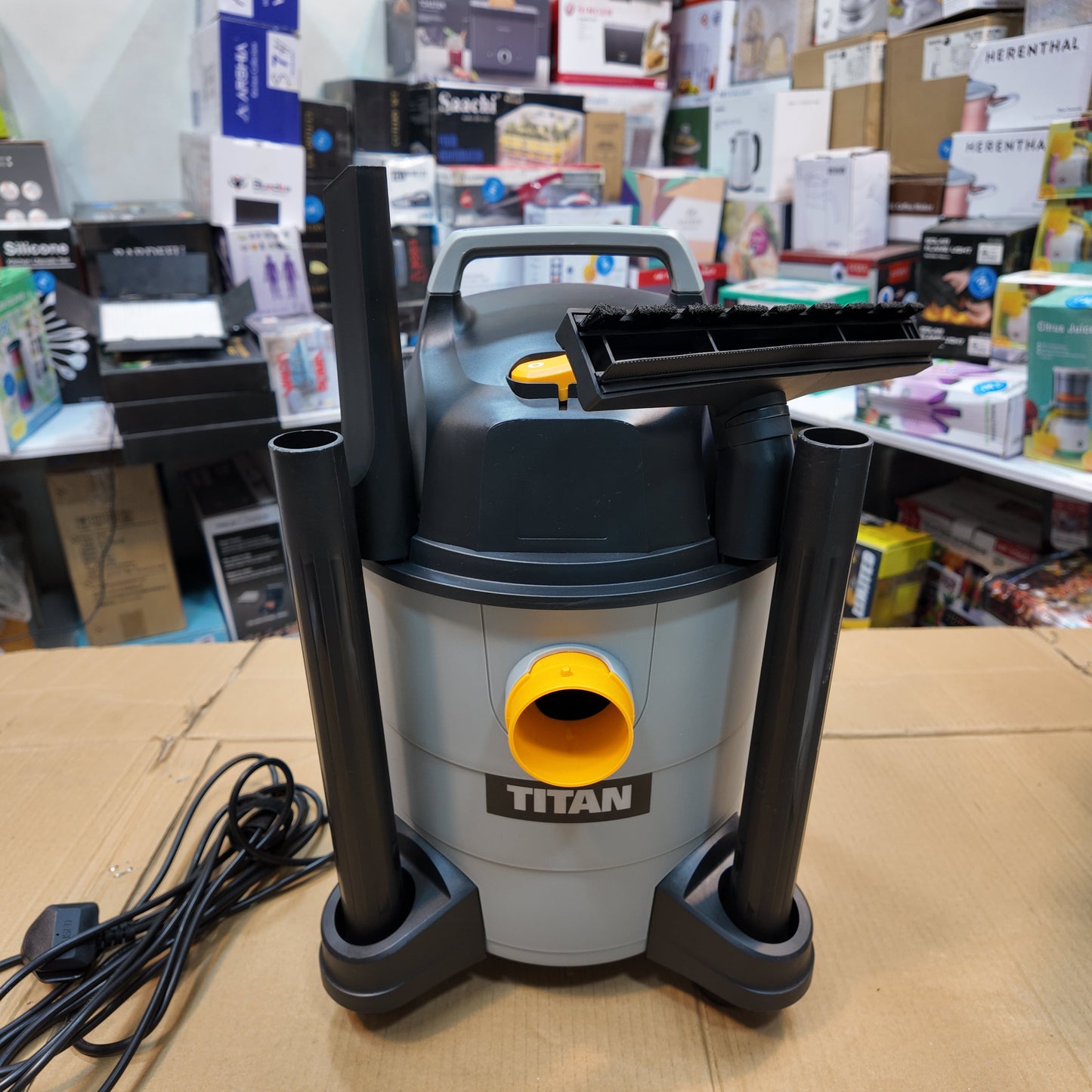 Netherland Lot Imported Titan 16L Wet & Dry Vacuum Cleaner