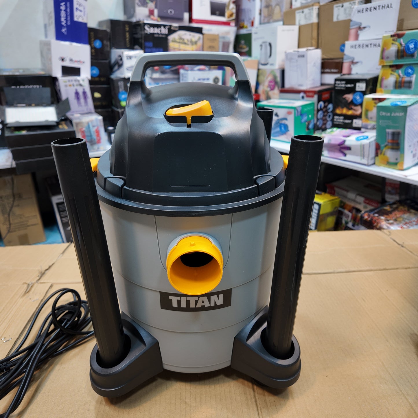 Netherland Lot Imported Titan 16L Wet & Dry Vacuum Cleaner