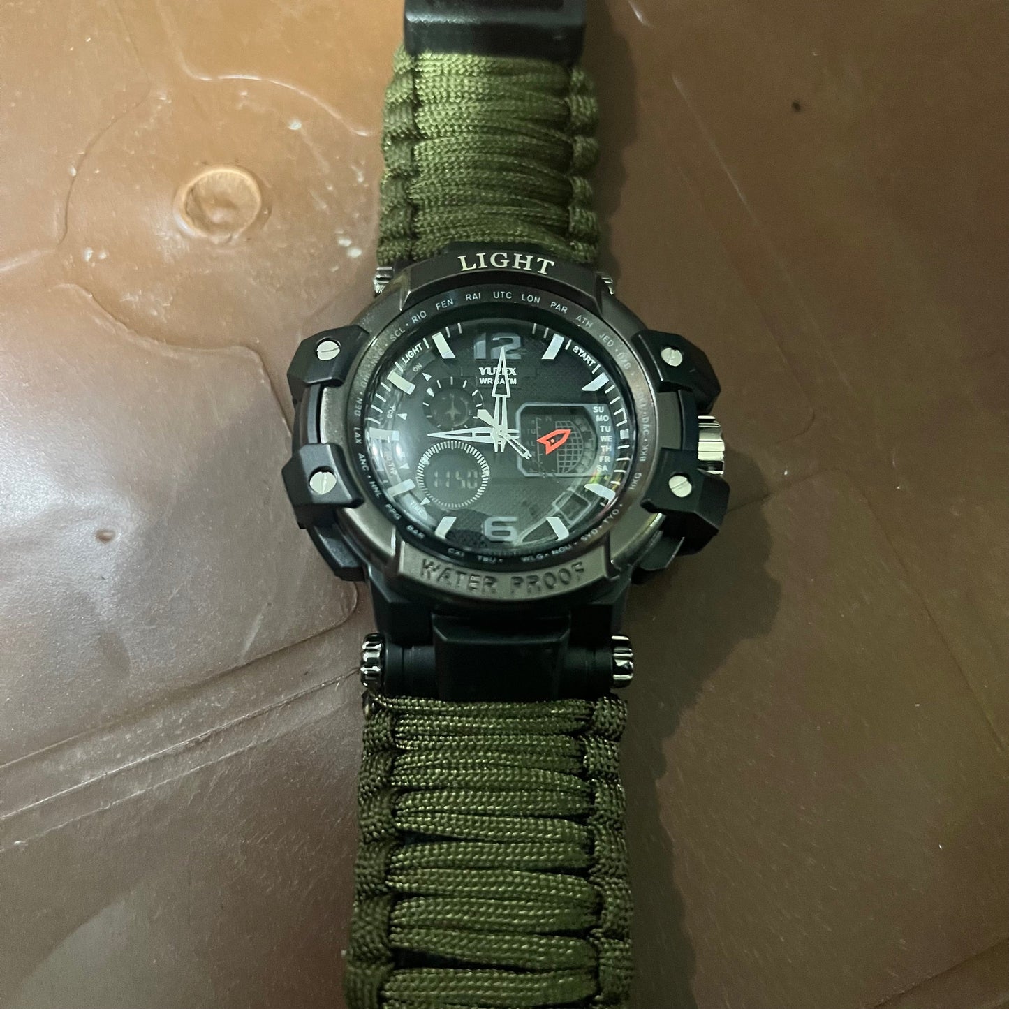 Multifunctional 6 in 1 Tactical Paracord Watch