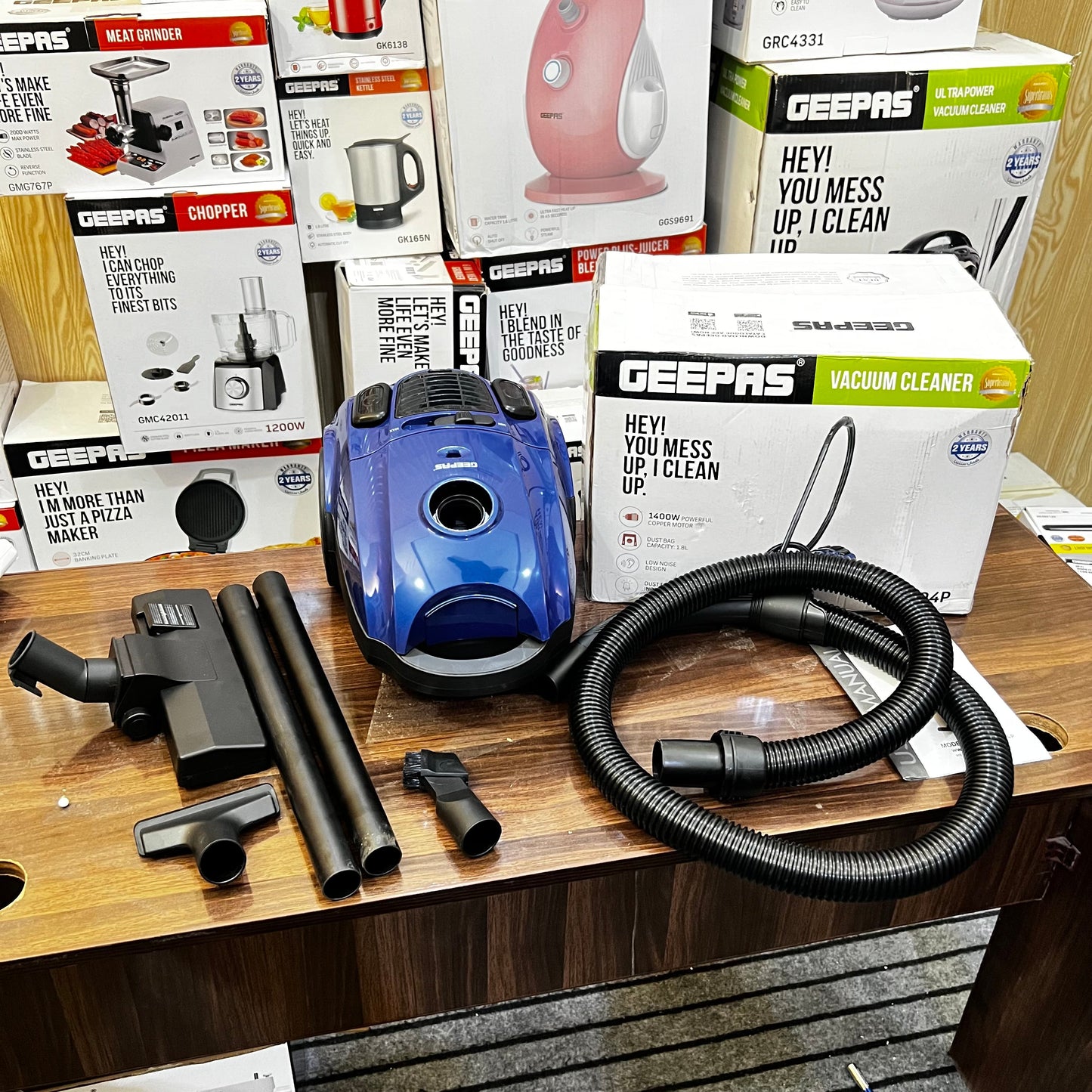 Geepas Vacuum Cleaner GVC2594P